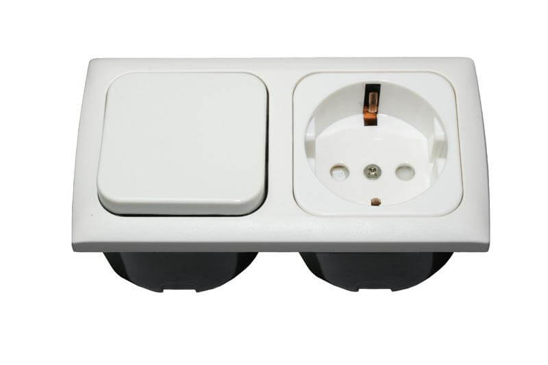 C-Line Kombi Schalter Steckdose 230V mit Opal 2-fach Rahmen weiss
