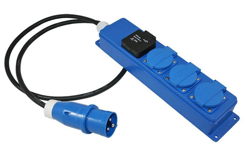 Quatro Unit CEE 3 fach Schuko Steckdosenleiste und USB ports mit 1.5m Kabel und CEE Stecker