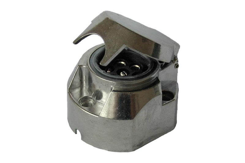 7-POLIGE STECKDOSE METAL